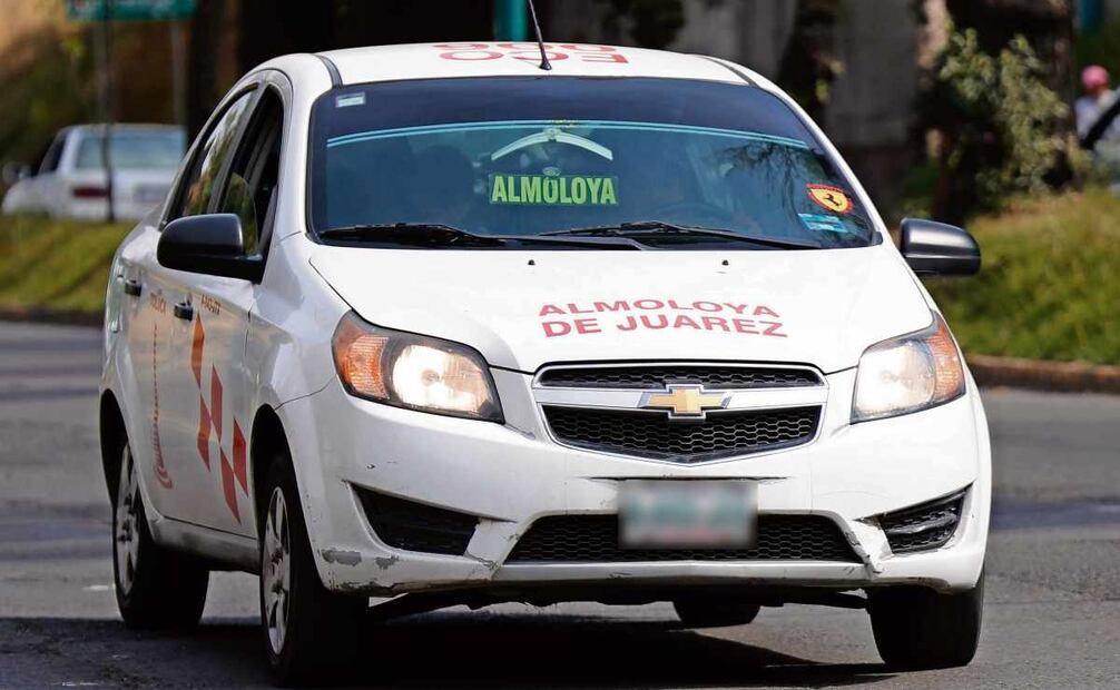 Este servicio llega a Almoloya de Juárez y
Atlacomulco y es una buena alternativa para los usuarios por la falta de
transporte 26 de enero. Foto: Arturo Hernández / EL UNIVERSAL