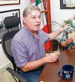 Suspirante exhibe posible deuda en Tabasco