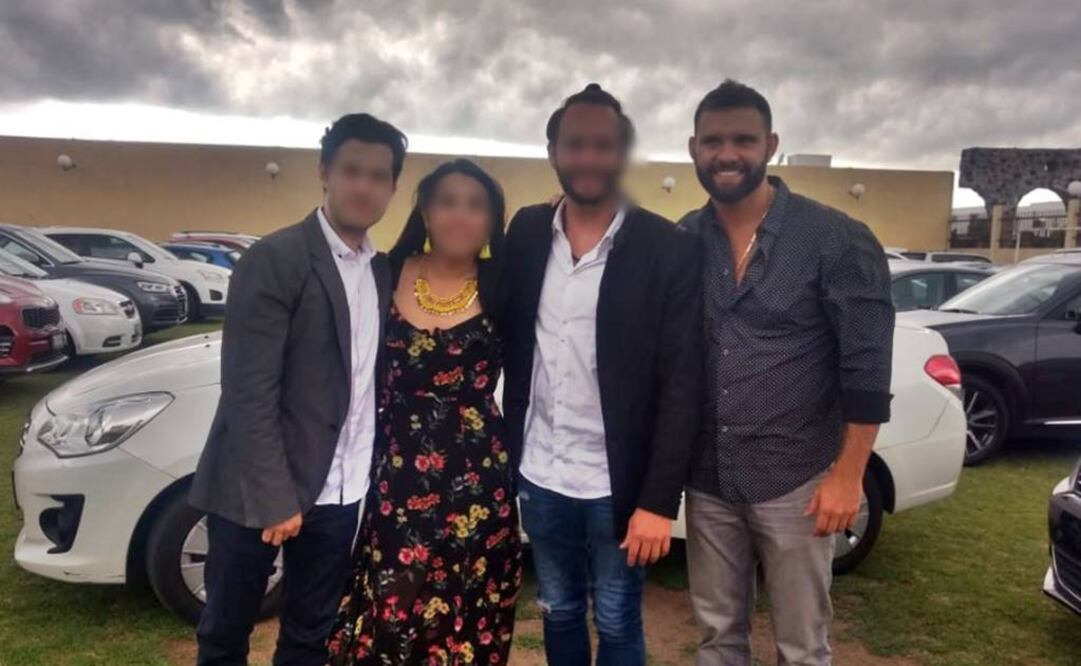  Melanitto firmó discos y pósters que llevaban sus seguidoras, se tomó fotos con ellas y recibió algunos presentes FOTO: CORTESÍA