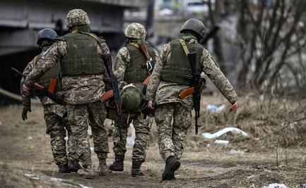 Ucrania anuncia que Rusia le entregó mil 200 cuerpos; son principalmente de militares