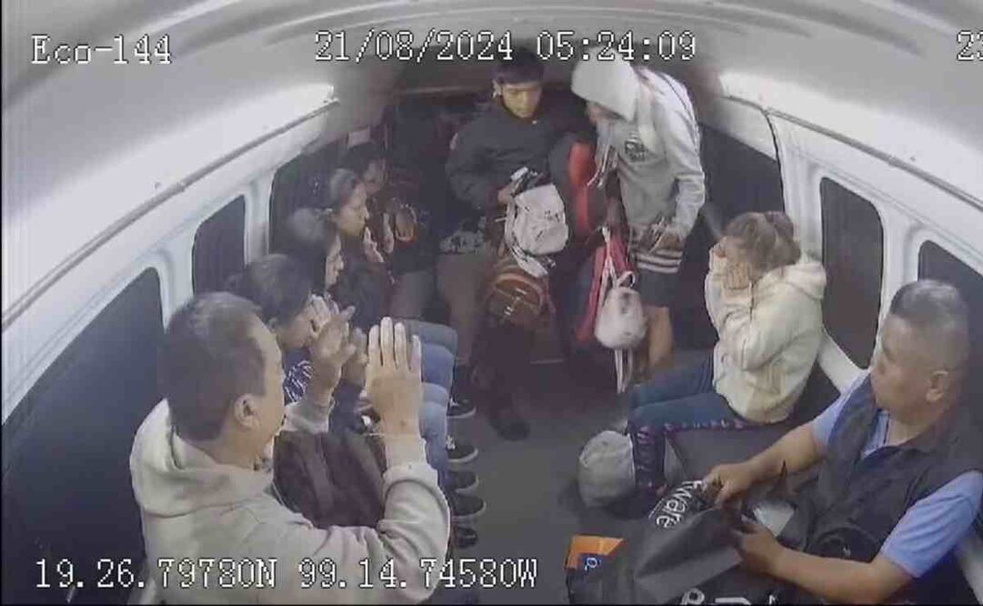 En poco más de un minuto que duró el atraco los ladrones despojaron de más de seis mochilas y bolsas a las víctimas, que eran amedrentadas a gritos con un arma. Foto: Especial