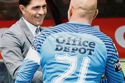 "Conejo" impone marca con 726 juegos en Liga