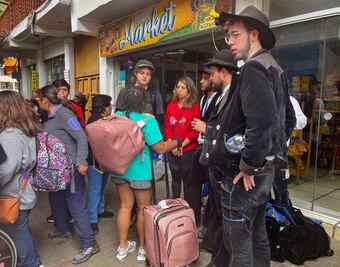 Casi 700 turistas son evacuados ante las protestas por "privatización" de Machu Picchu