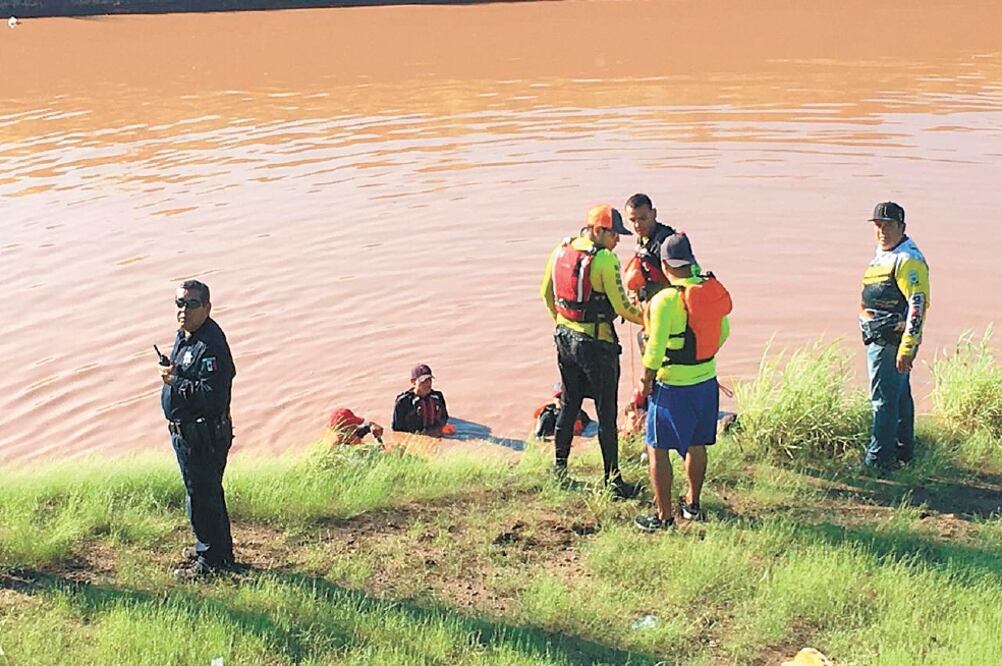 Personal de rescate localizó el cuerpo de Alejandra “N”, de 17 años, que fue arrastrado por la corriente hacia un colector pluvial, el jueves pasado. Foto/ESPECIAL