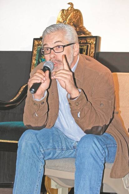 Damián Alcázar hace sátira del gobierno actual