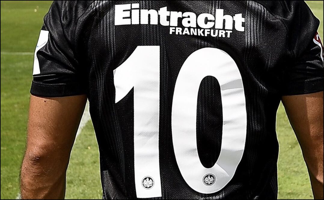Dorsal de Marco Fabián. Foto: @Eintracht