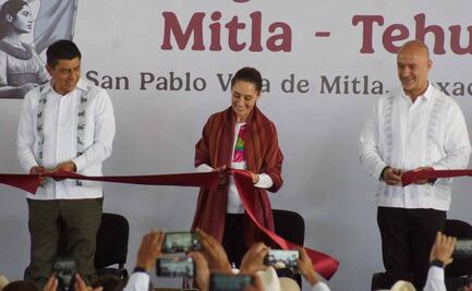 Sheinbaum asegura que economía mexicana “está bien” gracias a la 4T; inaugura carretera Mitla-Tehuantepec en Oaxaca  