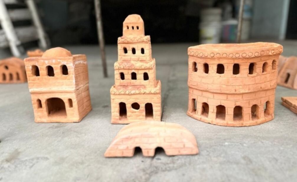 De albañil a artesano, Fausto da vida a castillos y villas con arcilla en San Luis Potosí