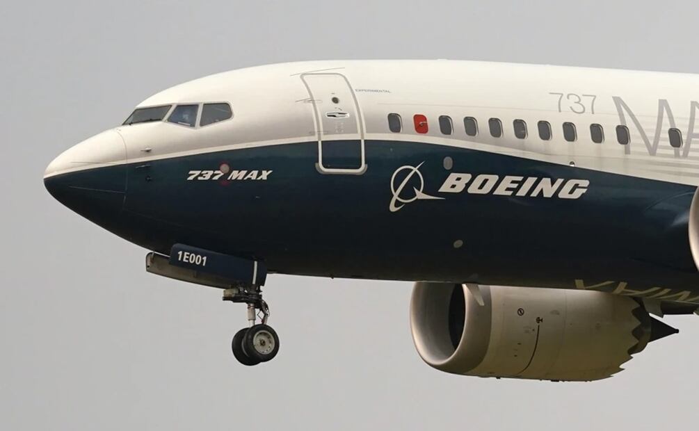 Un avión Boeing 737 Max se prepara para aterrizar en Boeing Field tras una prueba de vuelo en Seattle, el 30 de septiembre de 2020. Foto: AP/Archivo