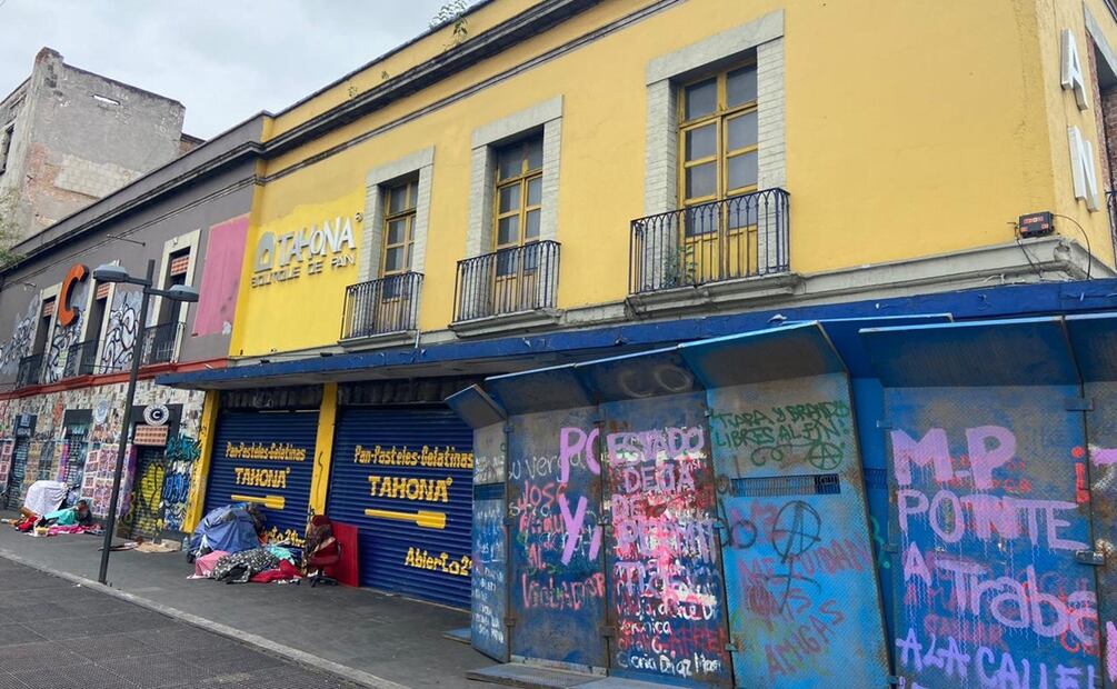 Comercios y Plaza Garibaldi se blindan ante la marcha del 2 de octubre en Cuauhtémoc. Foto: Juan Carlos Williams