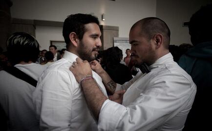 Amaga con renunciar si se aprueba adopción gay