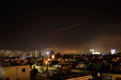 Siria asegura que "hace frente" a ataque de EU, Francia y Reino Unido