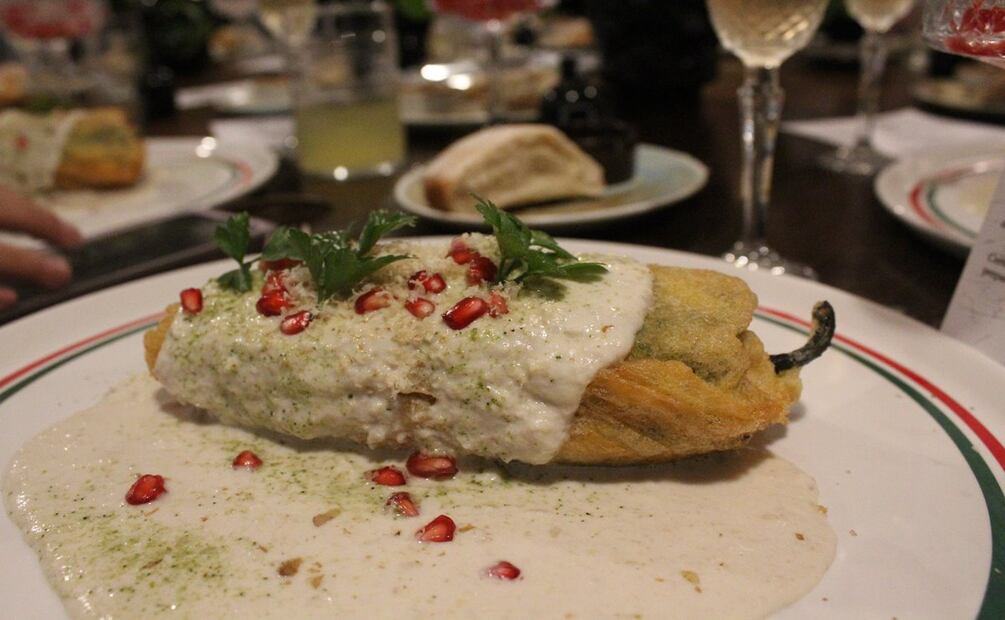 El tradicional platillo poblano realizó su aparición en Hidalgo, pero sus ingredientes fueron cosechados en Puebla.  Foto: Nayeli Castillo