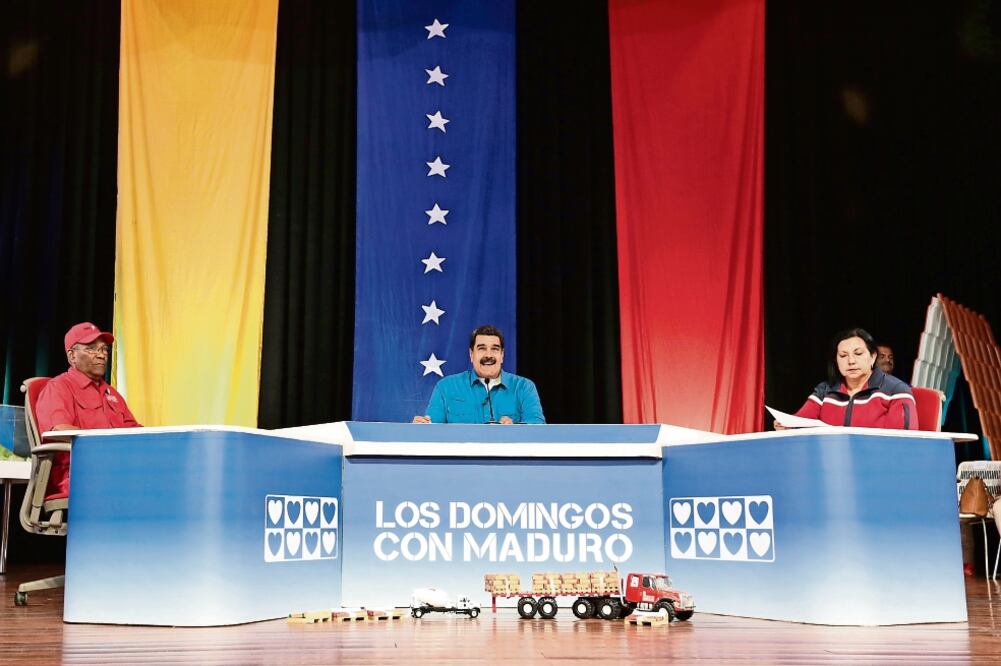 El presidente venezolano, Nicolás Maduro, anunció ayer en su programa un incremento de 60% al salario mínimo (AP)