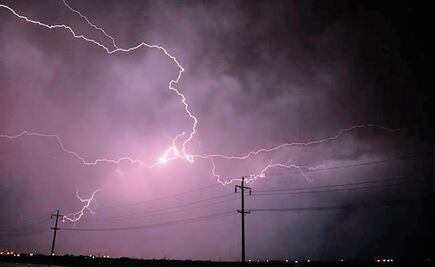 Tormenta en CDMX deja un muerto; le cayó un rayo