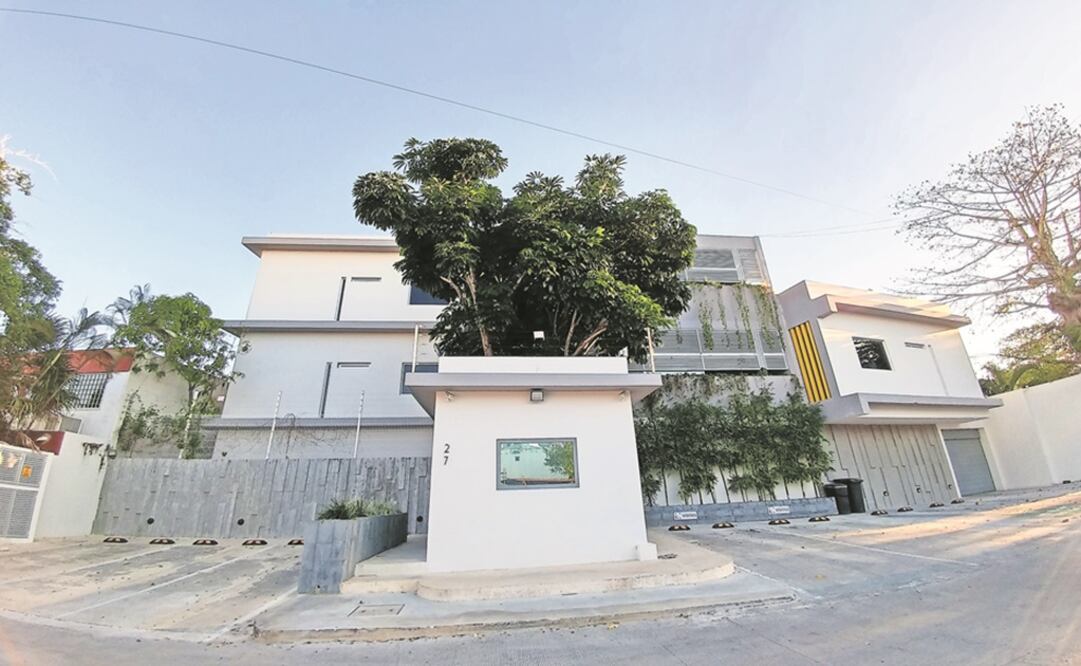 Autoridades catearon un domicilio localizado en la calle de Cazón, números 25 y 27, en Cancún. Medios locales aseguraron que el inmueble (en la imagen) pertenece a la familia Borge. (ADRIANA VARILLAS. EL UNIVERSAL)