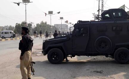 Atentado suicida en Paquistán deja 13 soldados muertos; Islamabad acusa a la India