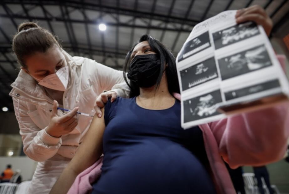 Covid-19: ¿Las vacunas pueden producir infertilidad en los inmunizados? 