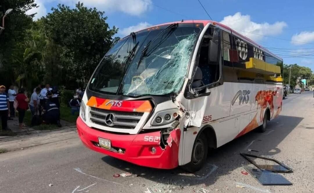 Choque entre dos autobuses deja varias personas heridas en Yucatán (30/09/2025). Foto: Especial