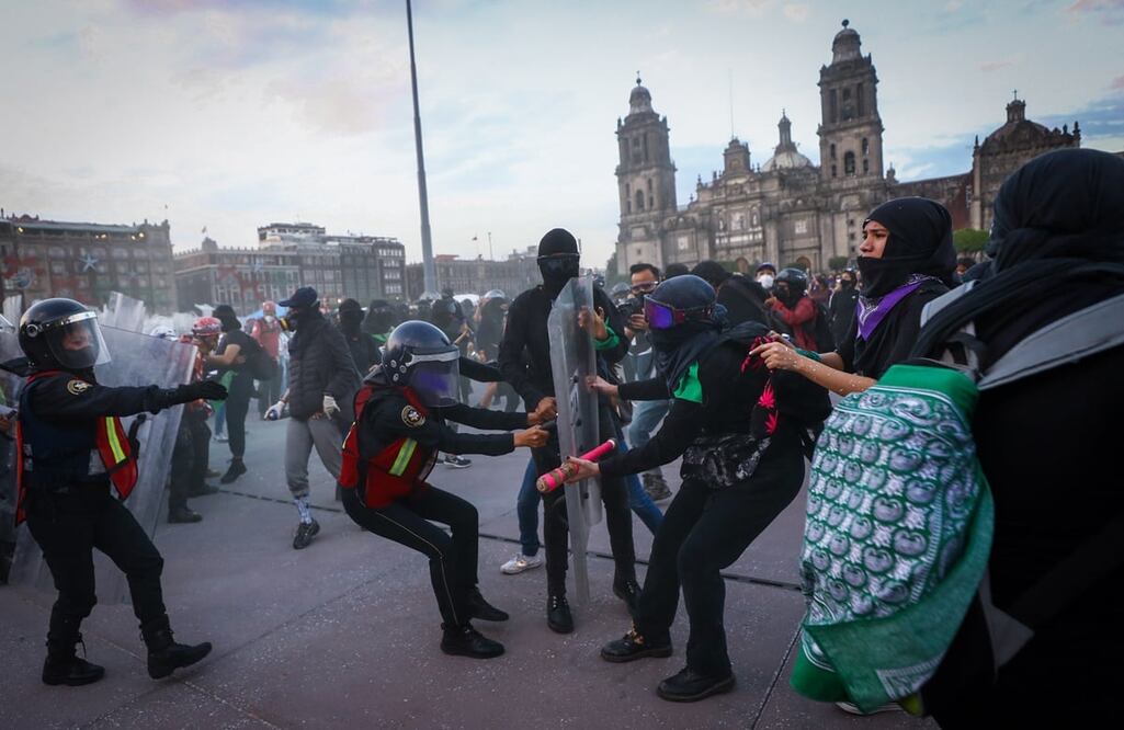 Femnistas y policías se han enfrentado en distintas marchas. FOTO: Archivo/ EL UNIVERSAL/