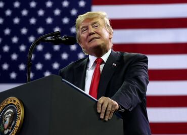 Tras firmar decreto para no separar a familias migrantes, Trump insiste en muro