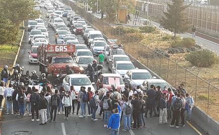 Alumnos del Tecnológico de Ecatepec bloquean avenida Central; denuncian a profesor por acoso sexual