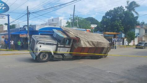 Se hunde otro camión en Tamaulipas