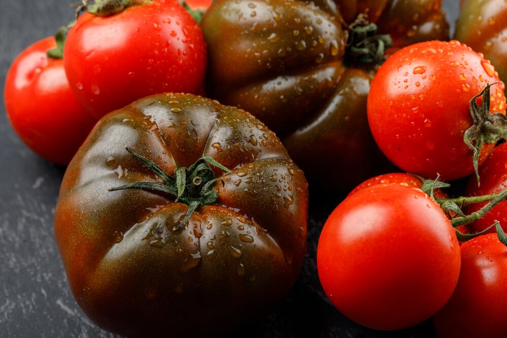 Este truco de almacenamiento mantiene los tomates frescos y jugosos por más tiempo. Foto: Freepik