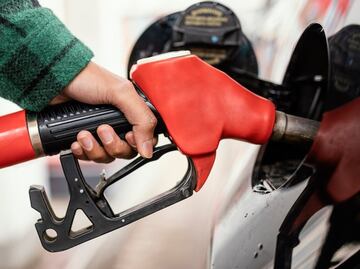 Cuántos impuestos pagas por la gasolina de tu vehículo