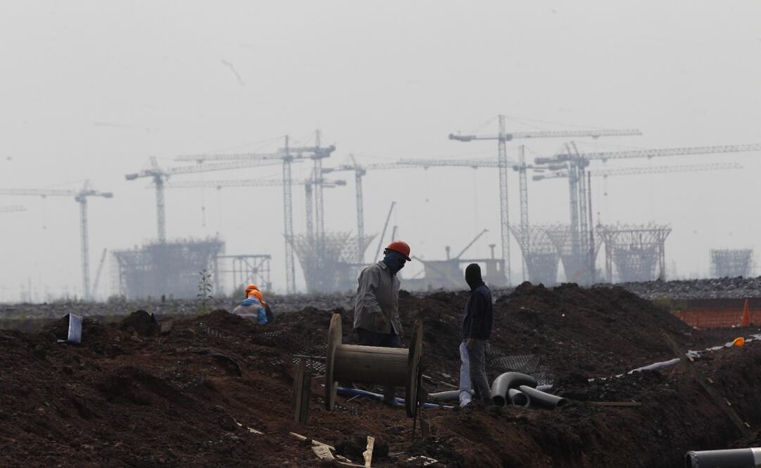 López Obrador argued the airport had been tainted by corruption and would be too expensive to maintain - Photo: Mario Guzmán/EFE