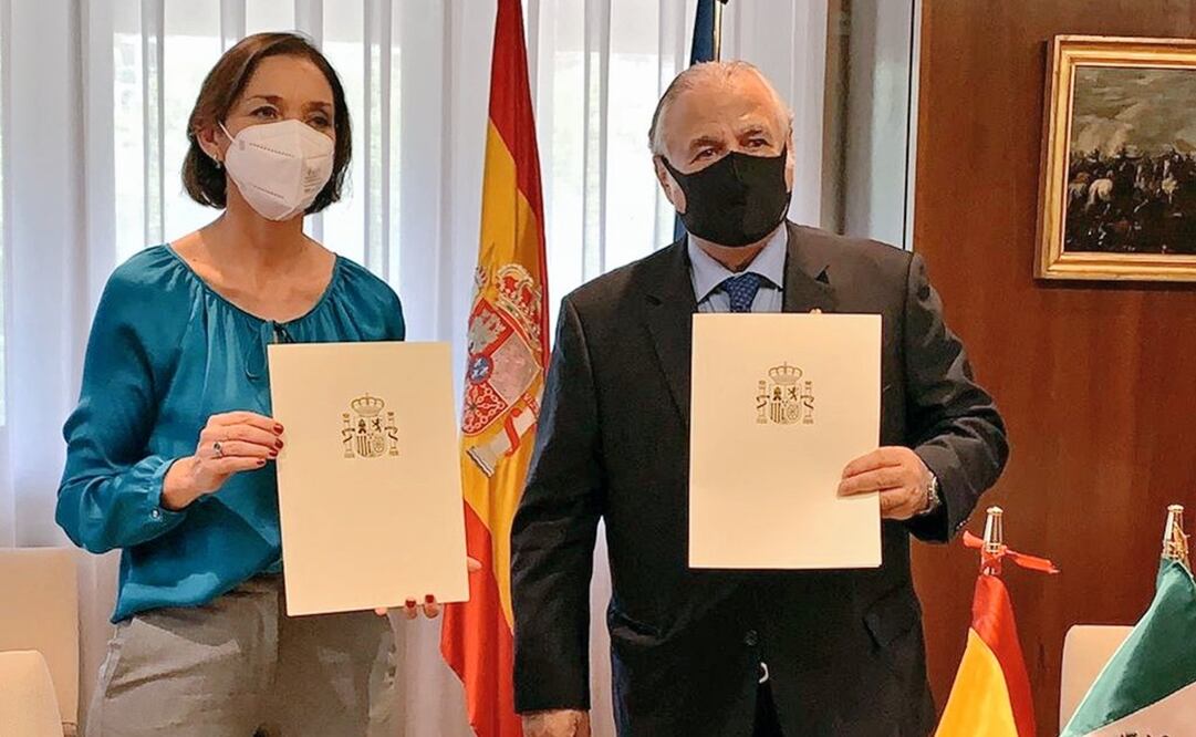 El secretario de Turismo, Miguel Torruco, y la ministra de Industria, Comercio y Turismo de España, María Reyes (Foto: tomada de @TorrucoTurismo)