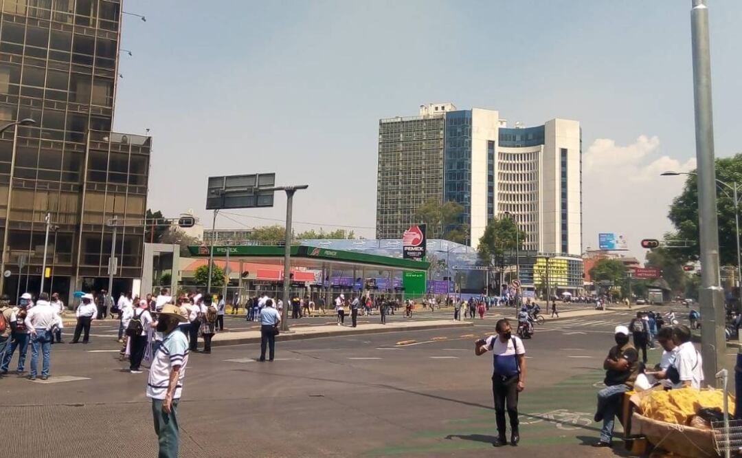 Foto: Tomada de @C5_CDMX/ Manifestantes bloqueando avenida Insurgentes en ambos sentidos