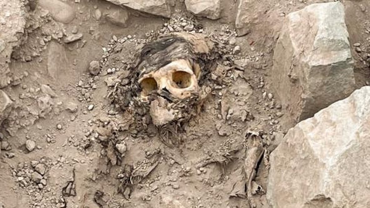 El hallazgo en Perú de una momia en medio de un monumental basurero. Foto: BBC