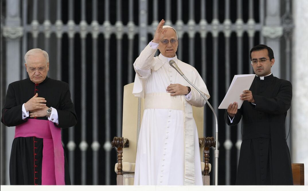 El papa León XIV durante la Audiencia General semanal en la Plaza de San Pedro, en la Ciudad del Vaticano, el 21 de mayo de 2025. Foto: EFE