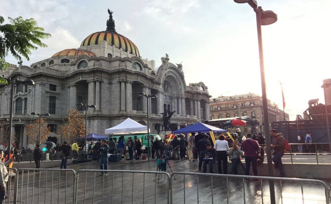 Llegan cenizas de Juan Gabriel a CDMX; va a Bellas Artes