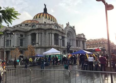 Llegan cenizas de Juan Gabriel a CDMX; va a Bellas Artes