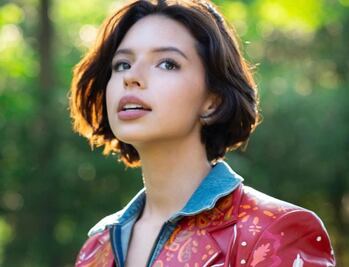 Ángela Aguilar confirma que es la reina de los jeans de cintura alta