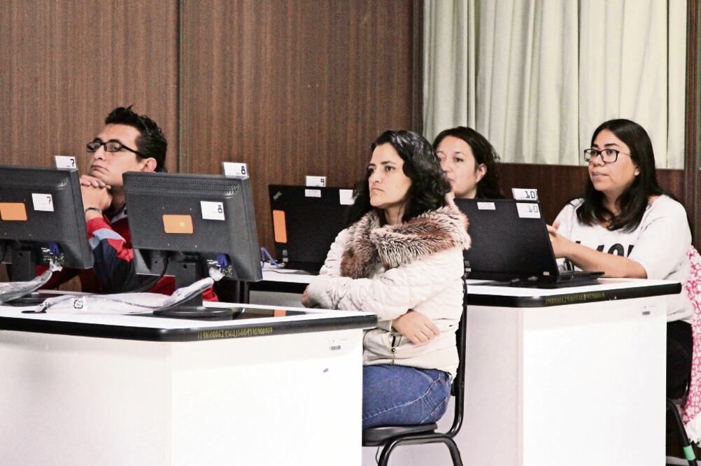 La SEP aplicó ayer pruebas reprogramadas a todos aquellos docentes que no pudieron acudir a las sesiones anteriores. (CARLOS MEJÍA. EL UNIVERSAL)