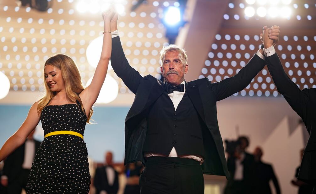 Kevin Costner regresó, después de dos décadas, a Cannes, para presentar su cinta "Horizon". Foto: AP)