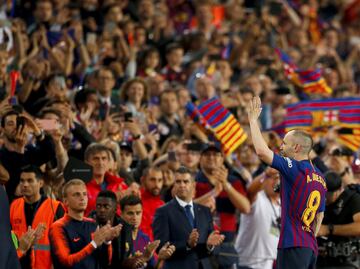 Andrés Iniesta se despide en victoria del Barcelona