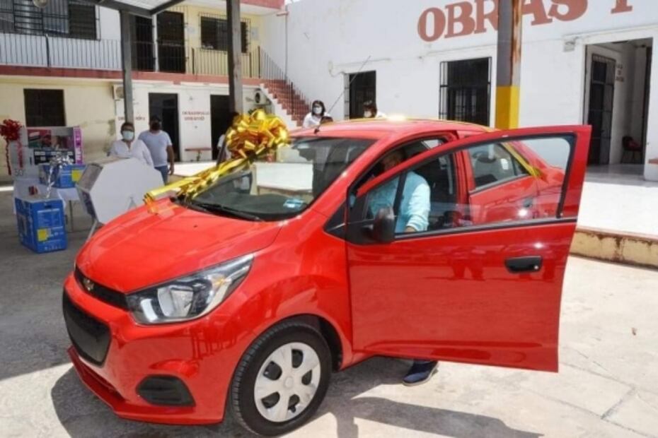 “Es una bendición, ya lo había soñado”; abuelito paga su predial y gana un auto del año 