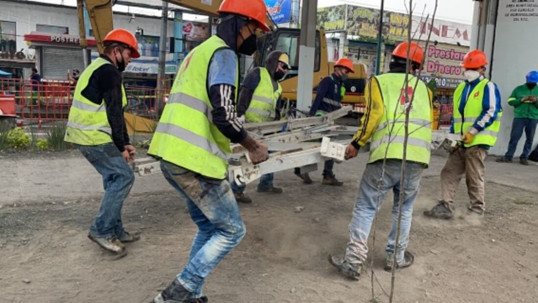 Inician trabajos de remoción de escombros en estación Olivos tras desplome