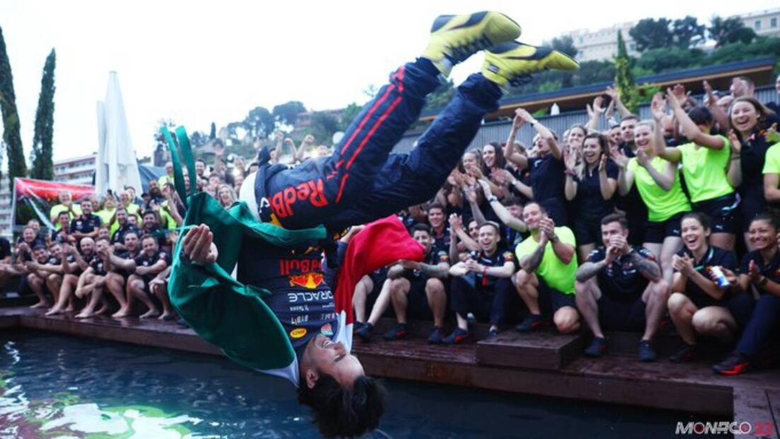 Checo Pérez celebrando en el GP de Mónaco / FOTO: @soyadriancaloca