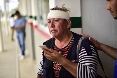 Caos y violencia en cruce de migrantes a México: reportera de EL UNIVERSAL y dos policías, heridos