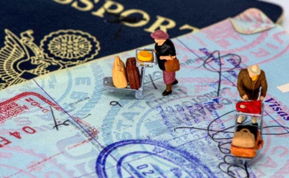 Si compartes información falsa durante la entrevista consular, tu visa puede ser revocada. Foto: Unsplash