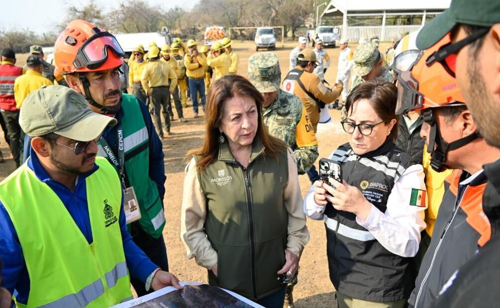Incendio en Tepoztlán sigue activo; autoridades federales y estatales refuerzan combate aéreo y terrestre. Foto: Especial