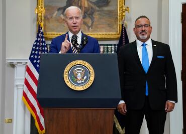 Biden desclasifica miles de documentos sobre el asesinato de John F. Kennedy