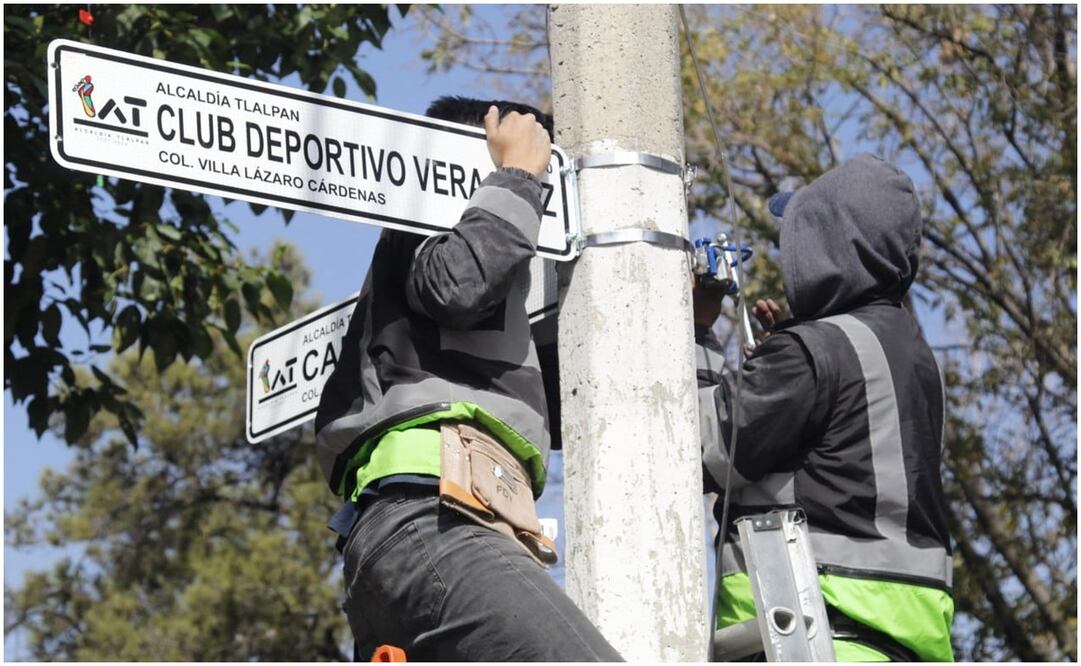 Sustitución de placas en Tlalpan que llevan los nombres de las calles. Foto: Especial