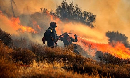 FOTOS: Incendios forestales en Grecia obligan a evacuar a miles de residentes y turistas 