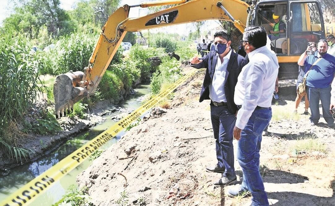 Ricardo Gallardo (izq.) destacó la importancia de modernizar la infraestructura urbana en beneficio de la población. Foto: Especial